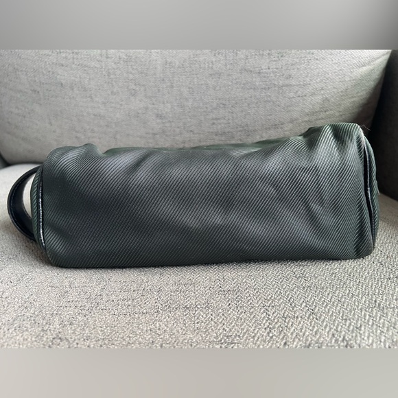 Louis Vuitton Taiga Leather Dopp kit toiletries bag. - Picture 6 of 15